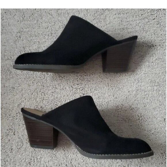 2 PAIRS of Old Navy Faux Suede Mules - 1 Black and 1 Brown - SZ: 8 - EUC - Picture 2 of 9